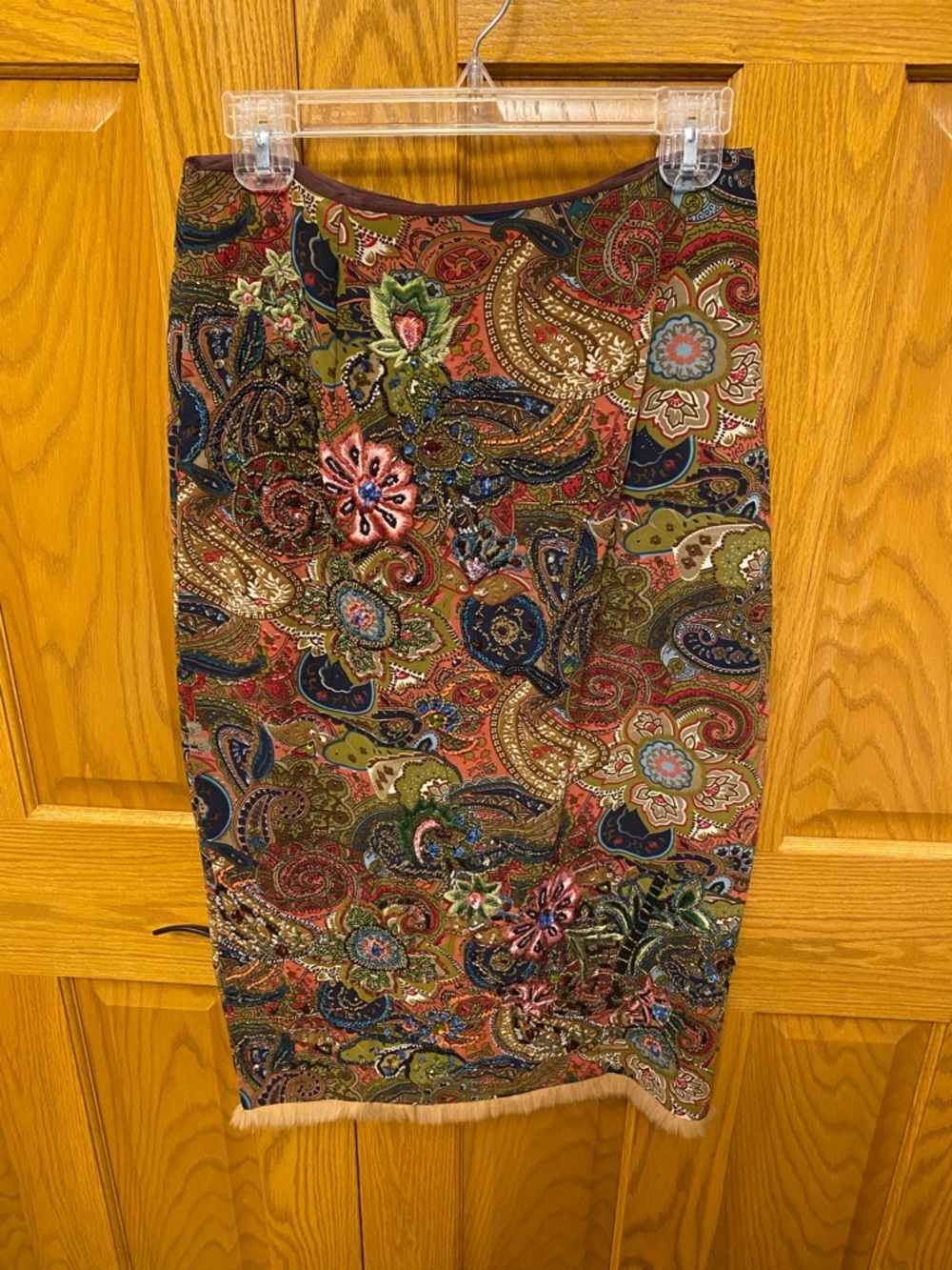 Dolce Apparel Multicolor Beaded Paisley Embroidered Pencil Skirt